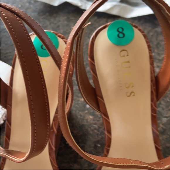 New guess crcc embossed wedge sandals NWT 8 - Picture 3 of 7